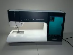 PFAFF PERFORMANCE ICON in Pristine Condition, Low Use, Fully Serviced! - Picture 1 of 8