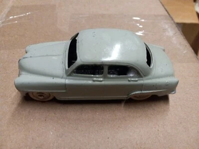 Dinky Toys Simca 9 Aronde 1/43 Light Gray - Image 1 of 4