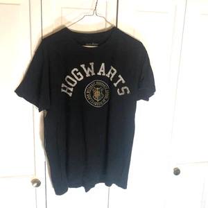 Harry Potter Hogwarts Crest T-Shirt Adult Size L Black Wizarding World Tee - Picture 1 of 4