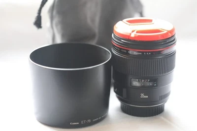 Canon EF 35mm f/1.4L USM con bolsa, capucha, tapas Foto 1 de 4