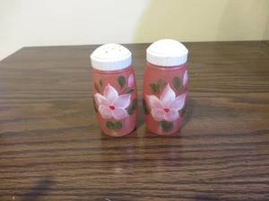 Bartlett Collins gefrostete Salz- und Pfefferstreuer, rosa mit weißen Blüten - Bild 1 von 4