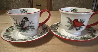 Nuevos juegos de tazas y platillos Susan Winget 'Winter Song' Cardinal Chickadee Holly  Foto 1 de 4