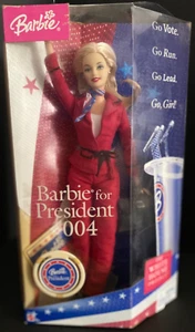 Barbie Para Presidente Muñeca Barbie En Traje Rojo Mattel, 2004 ~NUEVA EN CAJA~ La caja está dañada - Imagen 1 de 10