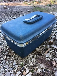 Vintage Aspen Blue Train Case Overnight Case Cosmetic Make Up - Picture 1 of 3