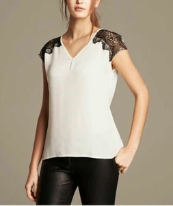 Neu mit Etikett Banana Republic elfenbein/schwarz Spitze Schulter V-Ausschnitt Bluse Top Gr. S Petites - Bild 1 von 2