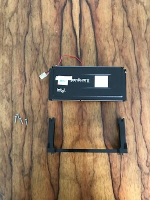 Intel CPU Pentium II 80522PX266512EC MMX SL2HE y8370206-0233 - Image 1 of 4