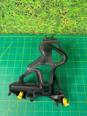 09-15 BMW F01 750Li xDrive Front Left Side Fender Mount Bracket 7046351 OEM - Image 1 of 4