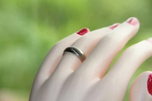 Vintage 14 k White Gold Etched Band Ring - Picture 1 of 11