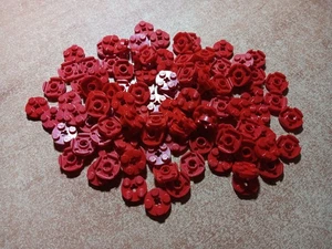 LEGO BULK LOT OF 100 RED ROUND PLATES 2X2 AXLE HOLE #4032 - Picture 1 of 1