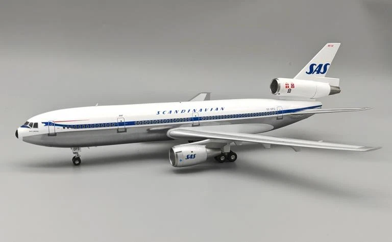 SAS DC-10-30 SE-DFD Lucido Con Supporto Limitato 1:200 Scala IF130SK0324P - Immagine 1 di 1