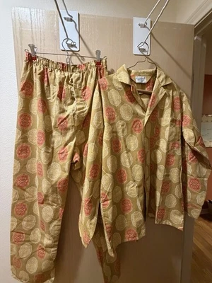 Vintage MANHATTAN Men's 2-Piece Pajama Set M Long Sleeves and Pants Man Press II - Image 1 of 4