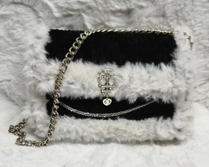 Handmade Plastic Canvas Purse - Picture 1 of 3