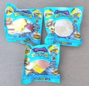 3 juguetes ORB™ Stretchee Foodz menú secreto hamburguesa•desayuno•gofres chick’n nuevo en paquete - Imagen 1 de 2