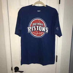 Detroit Pistons T-Shirt M Runs Big - Picture 1 of 5