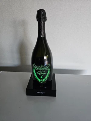 1 botella vacía Dom Perignon Dumies verde luminoso con cargador 750 ml Foto 1 de 4