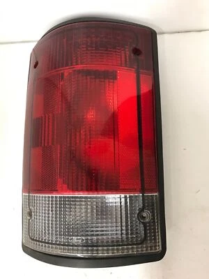 Conjunto de luces traseras para furgoneta Ford E250 2011 lado del conductor OEM F7UB13441AA Foto 1 de 4