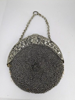 Antiguo bolso de noche de cuero con clip para cinturón Chatelaine micro cuentas de acero floral Foto 1 de 4