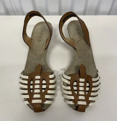 Sandálias salto gatinho vintage anos 90/Y2K PRADA bege Huarache tecido estilingue traseiro IT 35/EUA 5 - Imagem 1 de 4