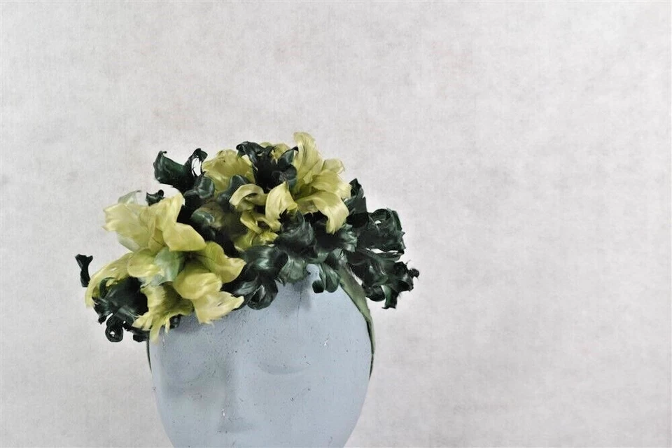 Sombrero punta inclinable vintage plumas verdes hecho a mano estrella de cine Segunda Guerra Mundial original años 40 Foto 1 de 4