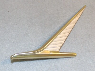 Ford Falcon Deluxe Futura 1961 nuevo de colección Gold Bird LH guardabarros emblema adorno Foto 1 de 4