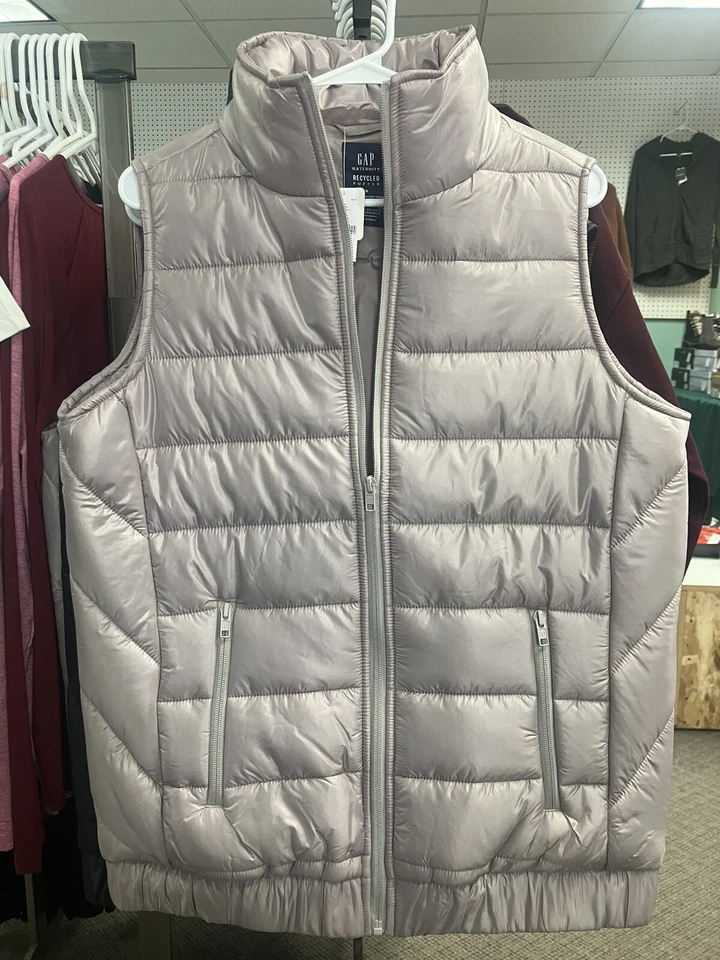 Gap MATERNITY Recycled Puffer Vest Black. Size Small. Water Repelant.