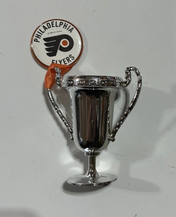 PHILADELPHIA FLYERS STANLEY CUP CHAMPIONS PINBACK/BUTTON - Image 1 of 1