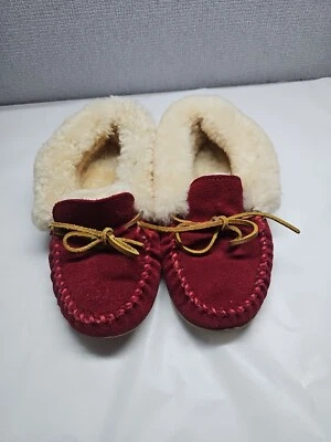 Mocasín de piel de oveja alpino Minnetonka rojo borgoña talla 5 para mujer niña Foto 1 de 4