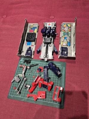 Vintage Hasbro Transformers G1 Optimus Prime 1984 - PARTS/ SPARES/ REPAIRS - Image 1 of 4