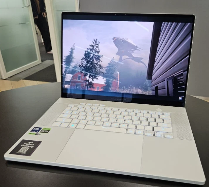 ASUS ROG Zephyrus G16 16" GU605CP-QR025W / Win11 RTX5070 32GB/2TB Ultra 9 285H - Photo 1/1