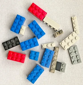 KONVOLUT 18 BUNTE MEGA BLOKS STEINE BLAU ROT GRAU SCHWARZ - Bild 1 von 2