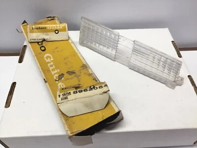 Lente de lámpara trasera y parada interior derecha Oldsmobile Delta 88 NOS GM 1970 5962054 Foto 1 de 3