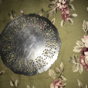 ¡ENCANTADOR TRIVET PERFORADO PLATEADO DANÉS! - Imagen 1 de 11