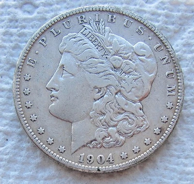 Dólar de plata Morgan 1904-S fecha clave rara San Francisco como nuevo en estado bastante bueno + limpio Foto 1 de 4