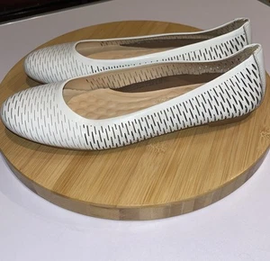 Walking Cradles White Leather Cut-out Flats Size 8M - Picture 1 of 7