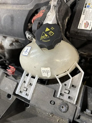 Used Engine Coolant Reservoir fits: 2015 Dodge Caravan  Grade B - Image 1 of 4