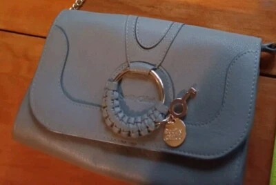 Cartera larga de cuero continental gris See By Chloe Hana Foto 1 de 4