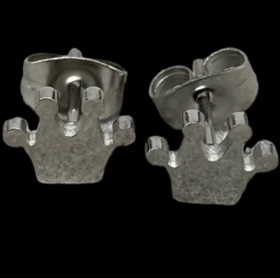 ORECCHINI UOMO DONNA A BOTTONE COLORE ARGENTO IN ACCIAIO INOSSIDABILE CORONA RE. - Immagine 1 di 4