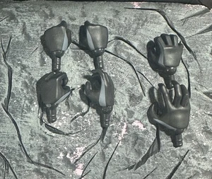 Mondo Batman Beyond Hands 1/6 Fodder - Picture 1 of 4