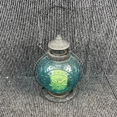 Linterna vela Pier 1 vintage el cristal es azul y el marco es de metal. Foto 1 de 4