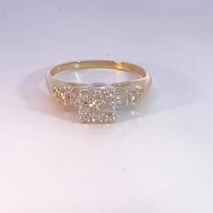 Anillo de moda de diamantes para dama 3 diamantes 0,05 quilates T.W. Oro Amarillo 14K (MI1067621) - Imagen 1 de 12