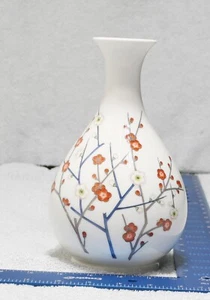 Elegante jarrón japonés de porcelana flor de ciruelo blanco - Imagen 1 de 12