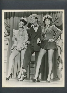 RITA HAYWORTH + PHIL SILVERS - 1944 - NICE CHEESECAKE PHOTO FROM COVER GIRL - Imagen 1 de 2