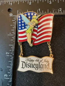 Disney Pin 2005 Tinker Bell Saluting Flag Happy 4th July Dangle LE 2000 DLR 3D - Picture 1 of 7