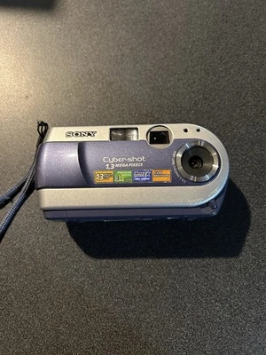 Sony Cyber-shot DSC-P20 1.3MP Digital Camera For Parts - Image 1 of 3