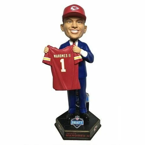 Patrick Mahomes #15 Draft Day Bobblehead Kansas City Chiefs Red Jersey #/2017 Cover