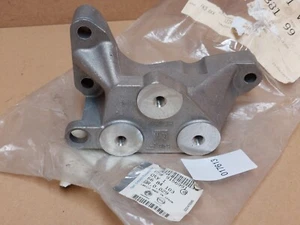 Vauxhall Vectra C Signum Left Front Engine Mounting Bracket 156991 Genuine NEW - Picture 1 of 8