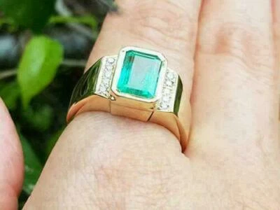 Anillo para hombre enchapado en oro plata 925 esmeralda verde simulado corte esmeralda de 2,40 quilates  Foto 1 de 4