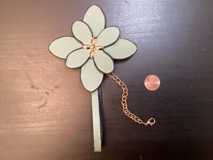 Vintage leather or leather like flower key chain - Picture 1 of 14