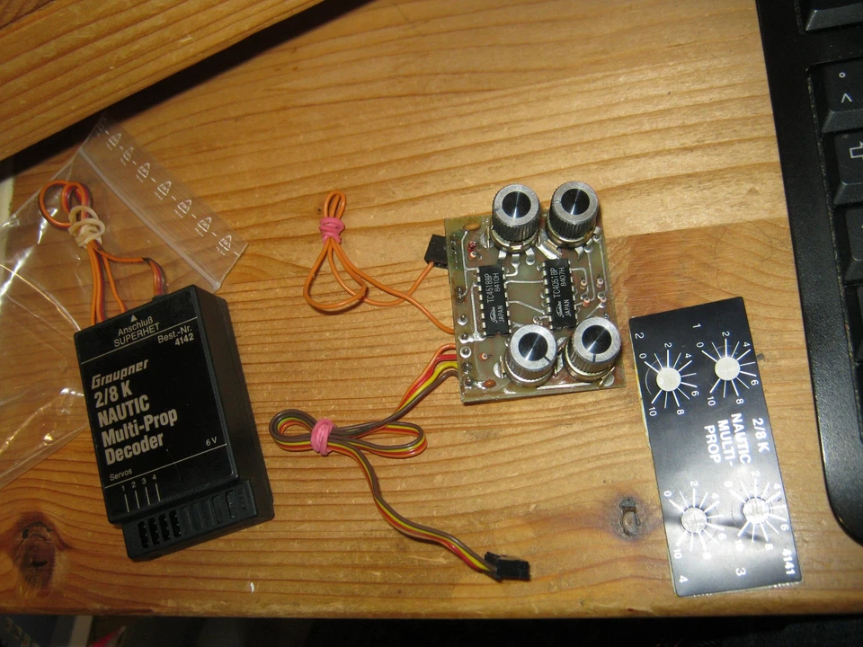 Ausbauset Graupner 2/8 K Nautic Multi- Prop Modul 4141 + Decoder 4142 - Bild 1 von 4