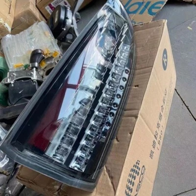 2005-11 CADILLAC STS EURO CLEAR TAILLIGHT RIGHT PASS SIDE NEW OEM GM 20782674 - Image 1 of 3